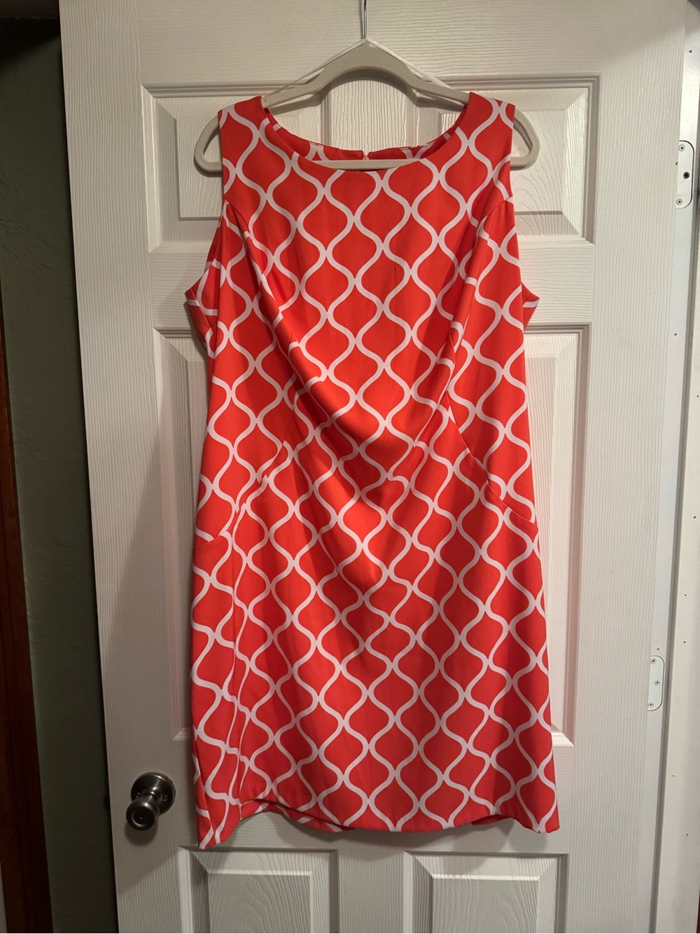 Alyx Sz 18W Coral and White Sleeveless Geometric Shift Dress